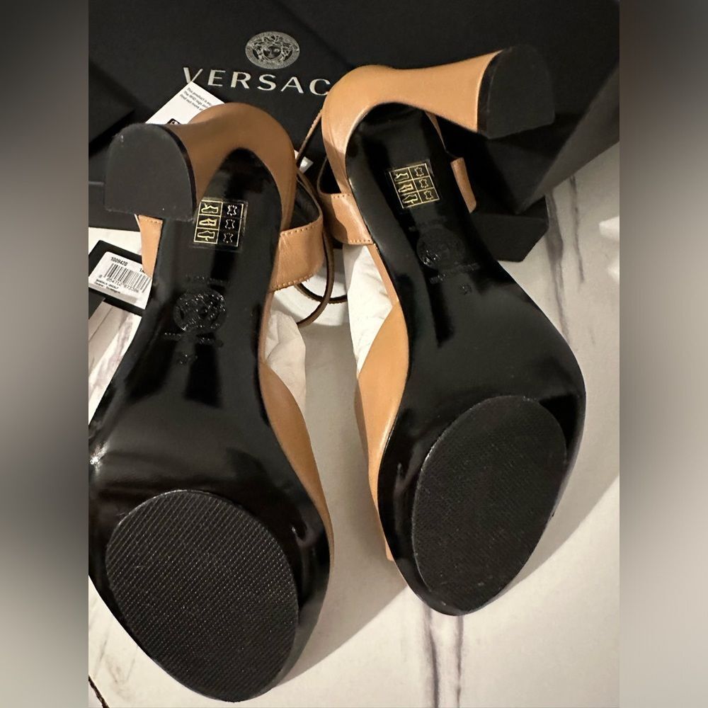 Versace Pumps - Picture 8 of 9